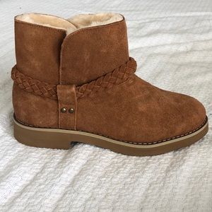New in box! Suede winter boots sz 7